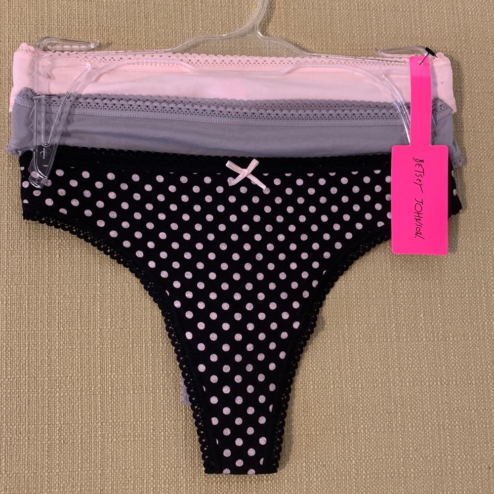 🌹🎀Betsy Johnson thong underwear- size small🎀🌹